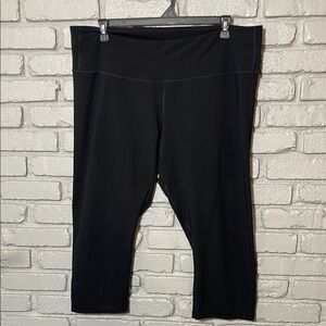 Old Navy Black Capri Leggings for Activewear